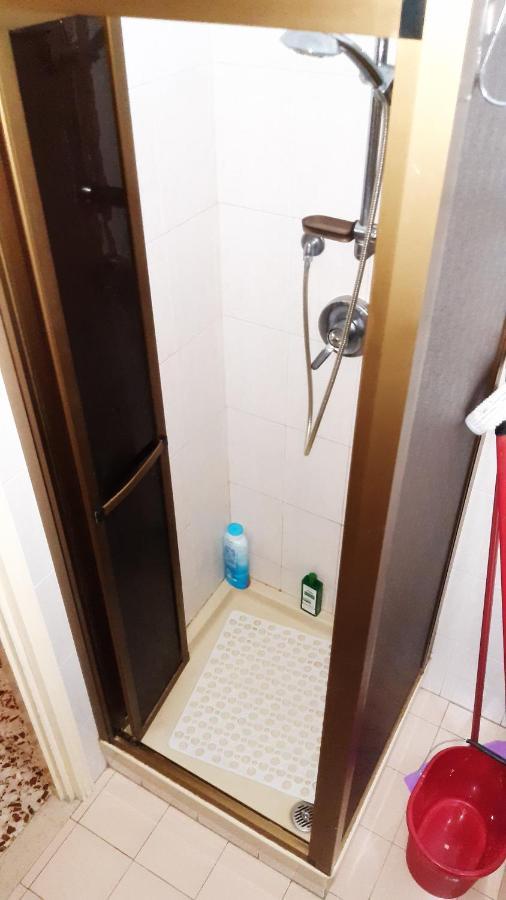 Arrivore - Ampia Privata Con Balcone , In Panoramico Condiviso Con Host - Bagno In Comune - Private Car Park * Torino