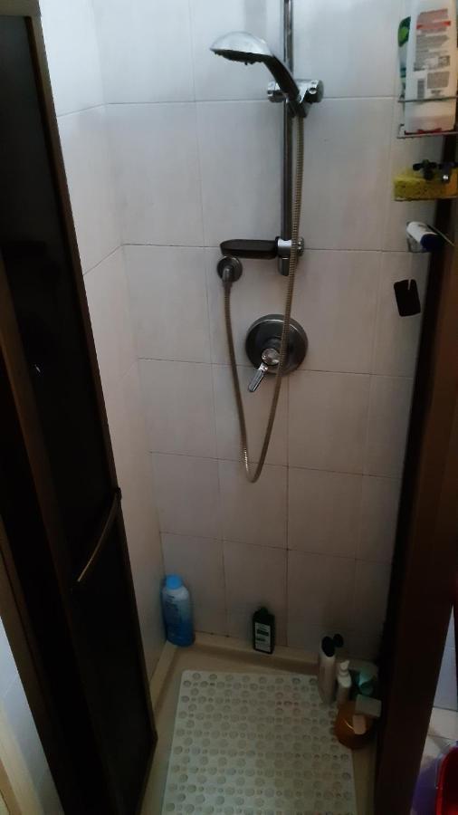 Alloggio in famiglia Arrivore - Ampia Privata Con Balcone , In Panoramico Condiviso Con Host - Bagno In Comune - Private Car Park Torino