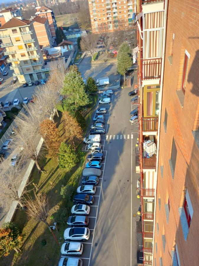 Alloggio in famiglia Arrivore - Ampia Privata Con Balcone , In Panoramico Condiviso Con Host - Bagno In Comune - Private Car Park Torino